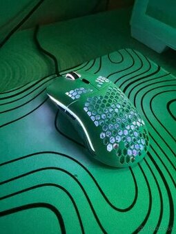 Herna myška glorious