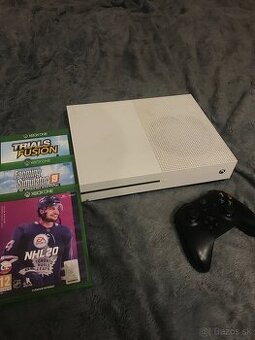 Xbox One S 1TB s troma hrami
