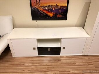 Komoda pod televízor biela lesklá