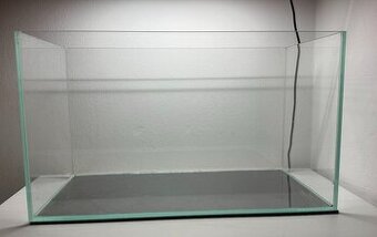 Optiwhite akvárium 60P (60x30x36 cm) – ideálne na aquascapin