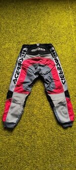 Motocrossové nohavice, dres, rukavice.