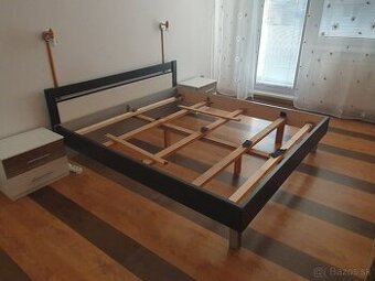 Predam satršiu manželsku postel a nočný stolík