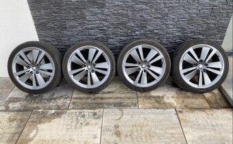 Letná sada originalnych hliníkových elektronov 245/40 R18
