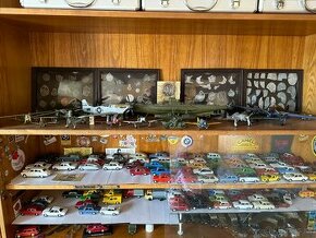 Staršie modely vojenských lietadiel, loď, tank - 1