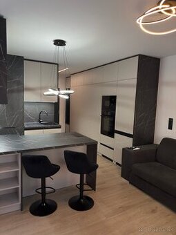 Na prenájom: Luxusný 1i byt s krásnym výhľadom-stare mesto.