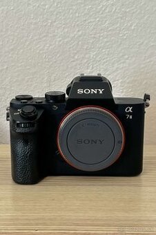 Sony A7 II + příslušenství (závěrka 5 tis.)