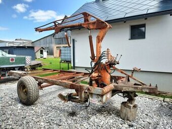 Podvozok s hydraulickou rukou