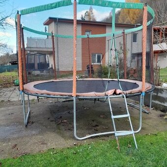 Trampolína