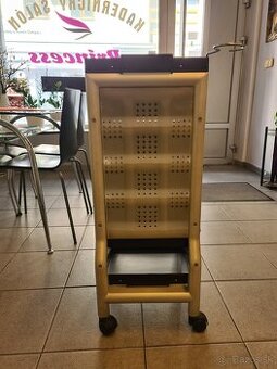 Predám kadernícky pracovný vozík s 5 zásuvkami.