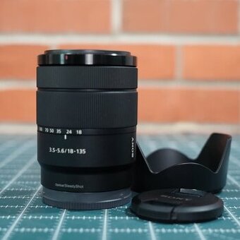 Sony 18-135mm f/3.5-5.6 OSS