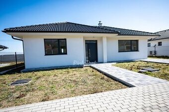 Pinky real – moderný bungalov č. 2 v Smoleniciach