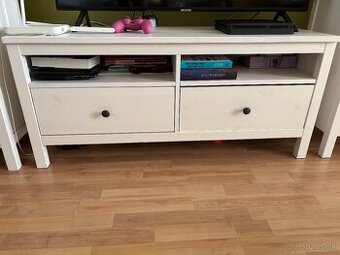 Hemnes Ikea skrinka pod TV