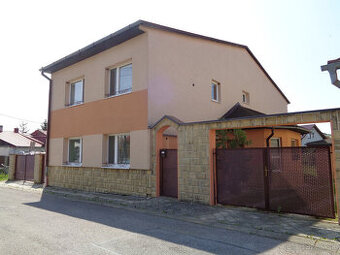 Predaj Kežmarok -Ľubica 2 generačný RD ,340 m 2 ,2 garáže ,p