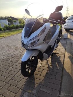 Predám skúter Honda pcx 125 ( 2020)
