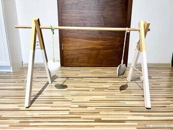 Drevený baby gym / hrazdička pre bábätká