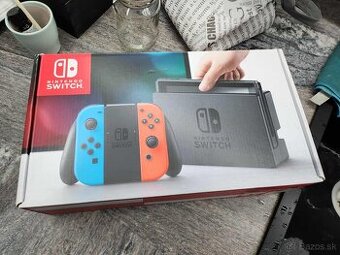Nintendo Switch + Ovládače + 17 hier (fyzické a účet)