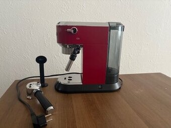Pákový kávovar - DéLonghi EC685