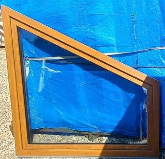 Predám dvojkridlove okna orech 177x109 3sklo,143x138zd dub