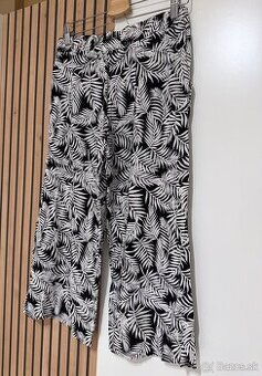 Letné dámske 7/8 nohavice veľkosť M