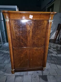 20 - Predám elegantný  sekretár z masívneho dreva