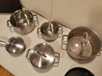 Sada hrncov a 2 panvice
