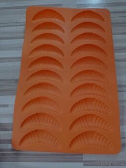 Forma na rožky.