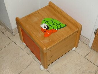 Drevený box na hračky s vekom Korytnacka