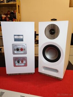 Jamo S803 štúdiové regály