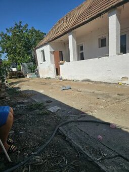 Na predaj rodini dom Vahovce - 1