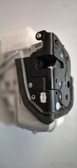 Audi A6 Zámok dverí vodiča nový