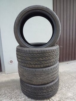 Predám pneu. Pirelli P ZERO NERO 215/40 r17.