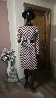 Ružové šaty so zlatou niťou zn. Magenta