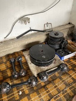 🔥 KOMPLETNÝ DOMÁCI GYM – 150kg+ ŽELEZA – VŠETKO SPOLU 🔥