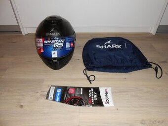 Predam krasnu novu karbonovu moto prilbu SHARK SPARTAN RS CA