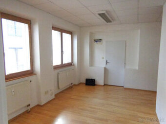 Prenájom - prevádzkový priestor 50 m2 Banská Bystrica, centr