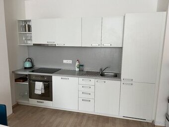 Biela Kuchynska Linka + Spotrebice Whirlpool