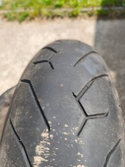Zadná pneumatika Pirelli