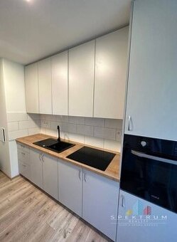 SPEKTRUM REALITY- Na PREDAJ 3 -izbový byt, 64m2 s loggiou, H