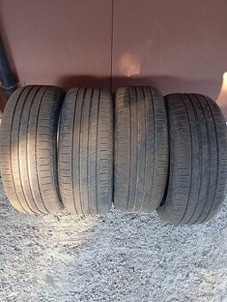225/50 R17