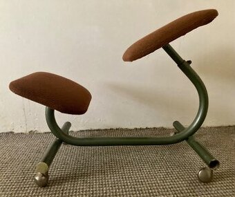 Retro klakacia stolicka