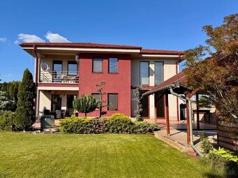 Predaj- luxusný 5i RD s bazénom, dvojgarážou, Andovce