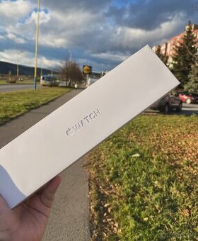 Na predaj Apple Watch SE 2.generácia 40 mm + 3 remienky