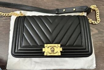 Chanel boy medium