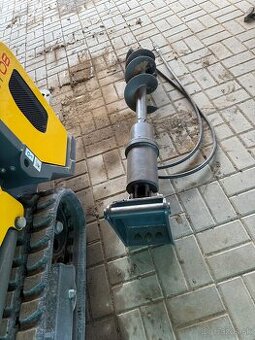 Zemný vrtak na Minibager