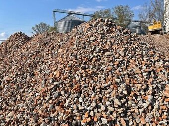Darujem za odvoz Tehlový Recyklat.....