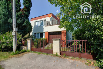 Na predaj: 3izbový rodinný dom s garážou , pozemok 757 m² -