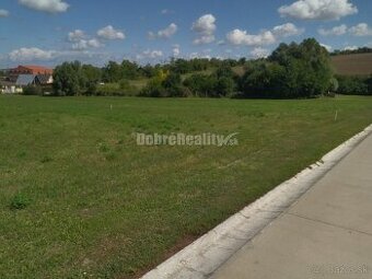 Exkluzívne , na predaj pozemok v obci Podhájska