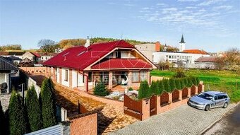 Na predaj priestranný rodinný dom Uhrovec okr. Bánovce...