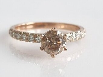 Predám smaragdový prsteň