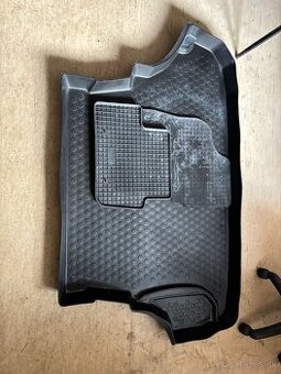 Mitsubishi Lancer X vaňa do kufra plus gumové koberce